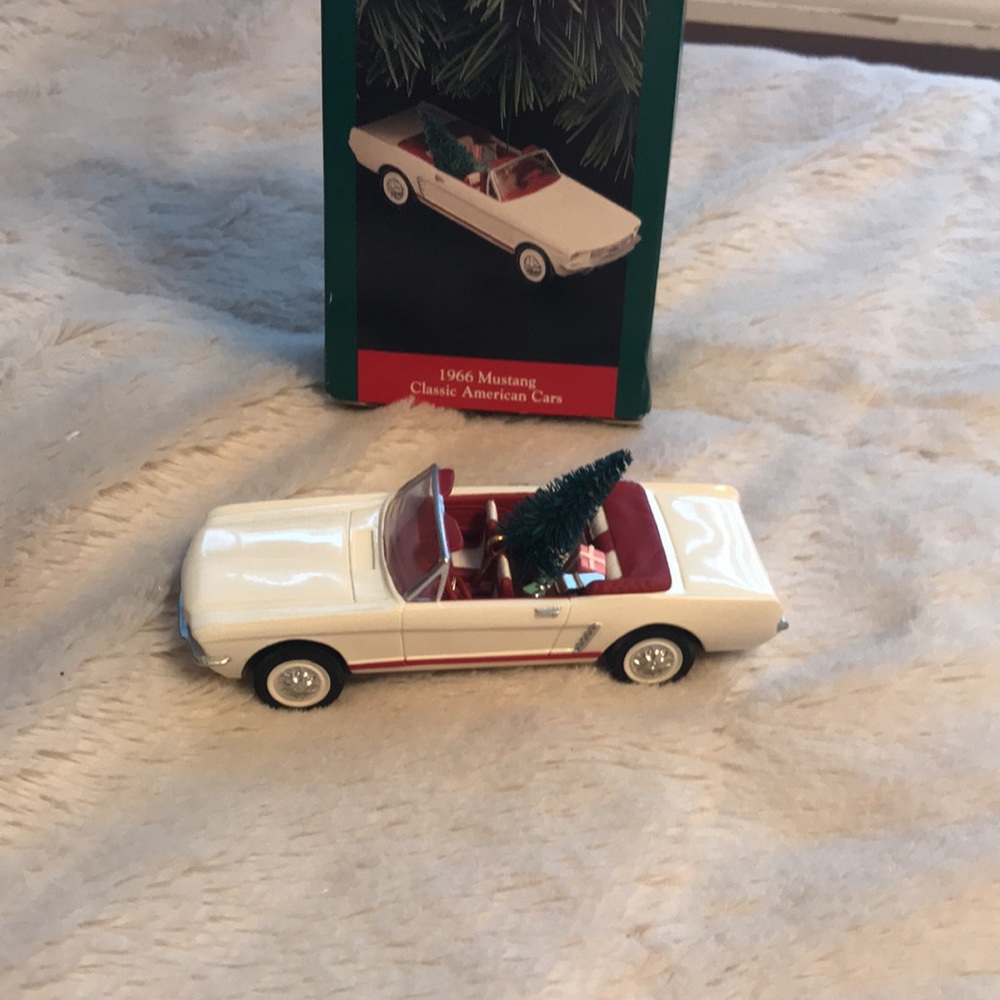 Vintage Hallmark Classic American Cars Series - 1966 Mustang✨🎄